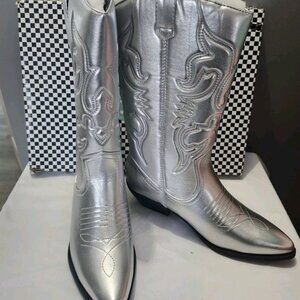 Soda Women's Faux Leather Silver Cowboy Cowgirl Mid Block Heel Boots Sz 9 NIB